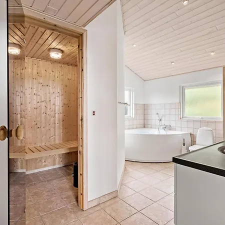 Feriehus Amazing In With Wifi